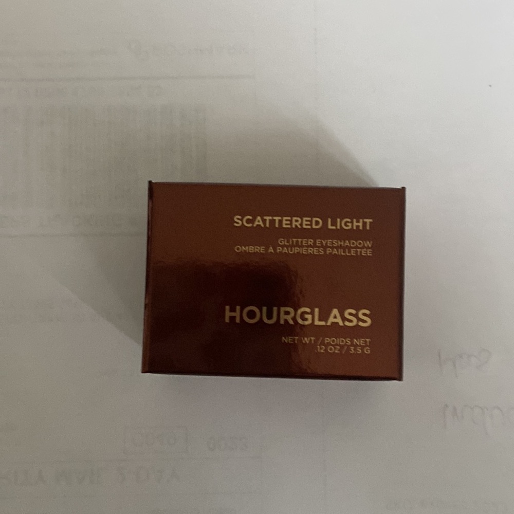 🆕 Hourglass Scattered Light Glitter Eye Shadow in Color: Aura - Pink - Picture 7 of 7